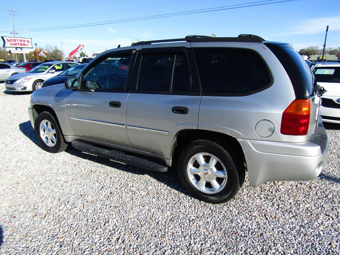 2006 Silver /Gray GMC Envoy SLE 2WD (1GKDS13S162) with an 4.2L L6 DOHC 24V engine, Automatic transmission, located at 15016 S Hwy 231, Midland City, AL, 36350, (334) 983-3001, 31.306210, -85.495277 - Photo#5